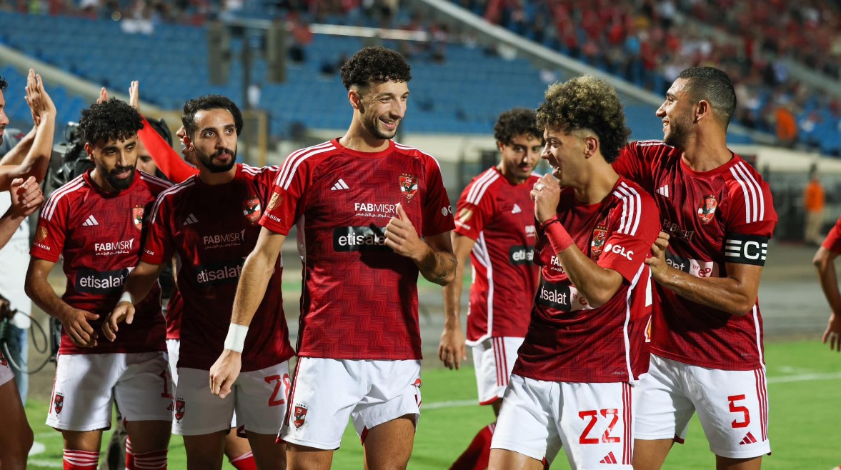 الاهلي يصالح جماهيره ويهزم سموحة  ويتصدر بطولة الدوري